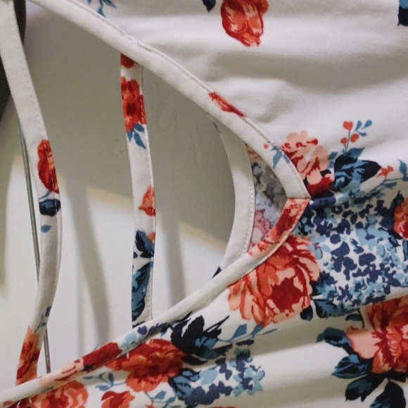 Dress - Picture 3 of 3